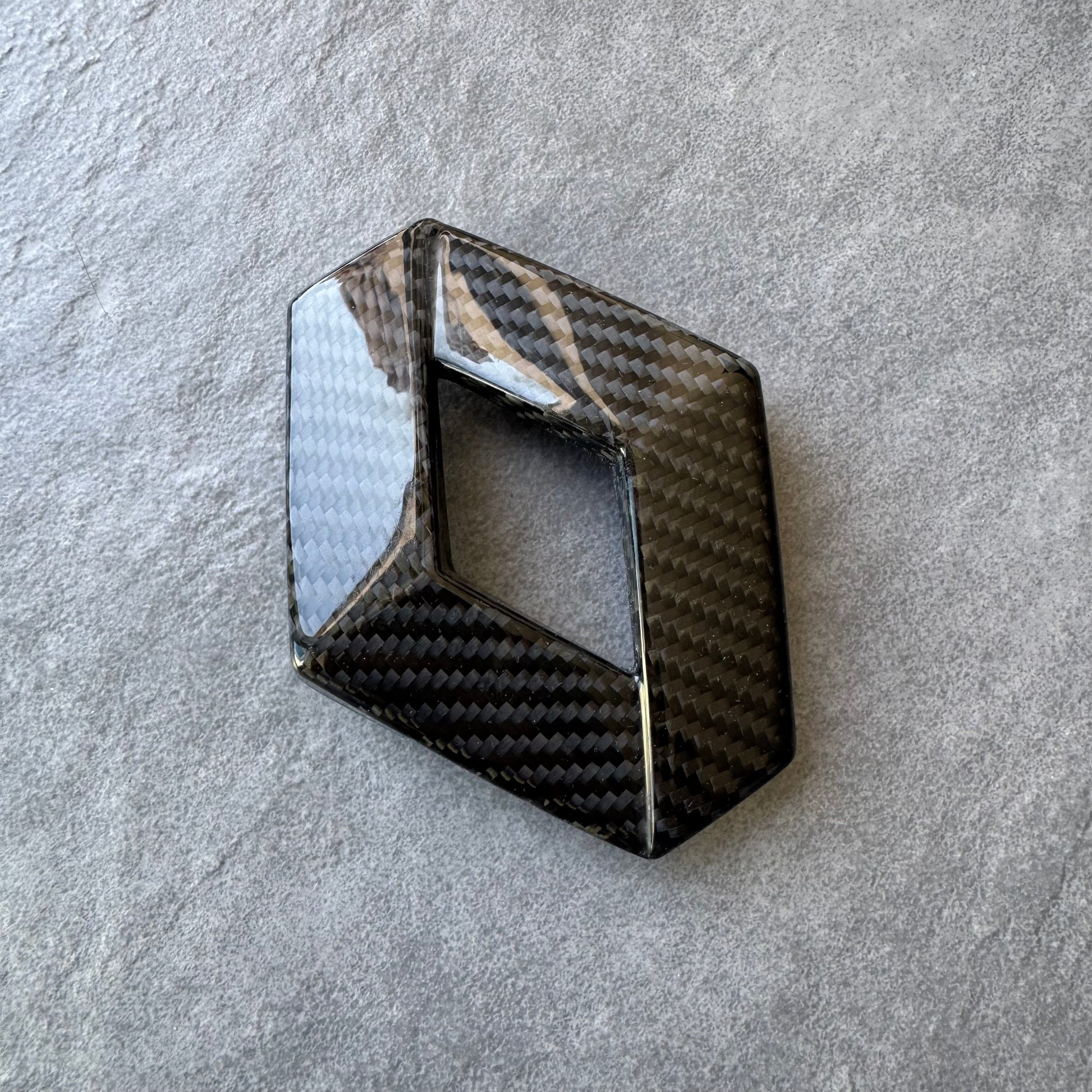 Logo arrière carbone Mégane 3 RS